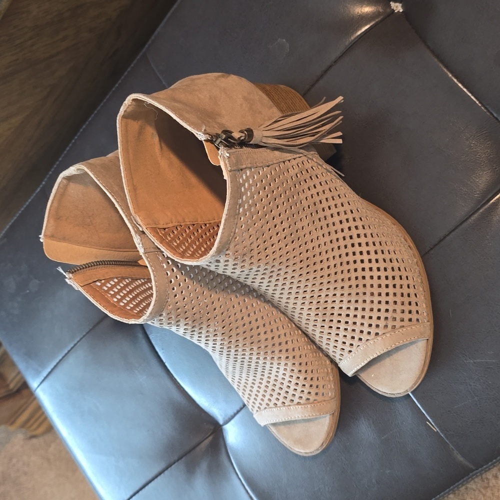 Quipd beige ankle boots